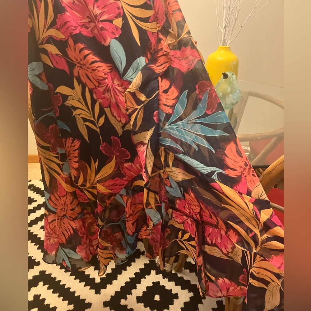 $118 Kensie Tropical Print Shimmery Ruffle Chiffon midi dress, floral. Size 10. - Picture 10 of 16